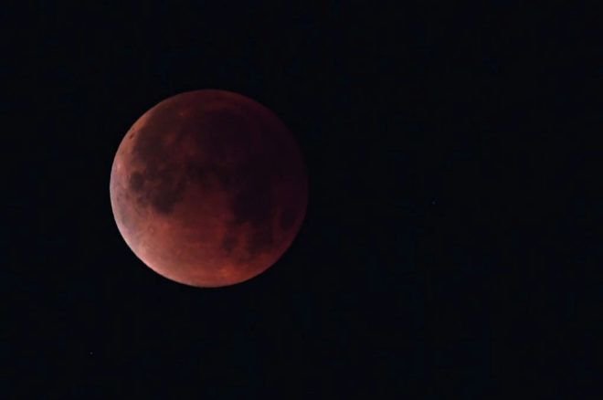 ¿Dónde podés ver el eclipse lunar total?