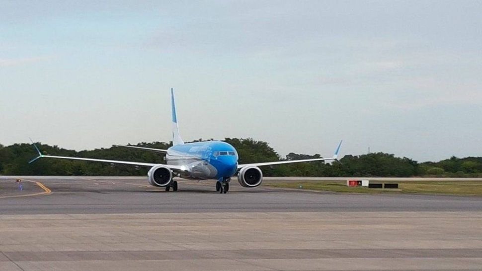 Susto: el avión donde viajaban los hijos del presidente electo tuvo desperfectos