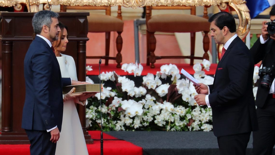 Mario Abdo Benítez asumió la Presidencia del Paraguay