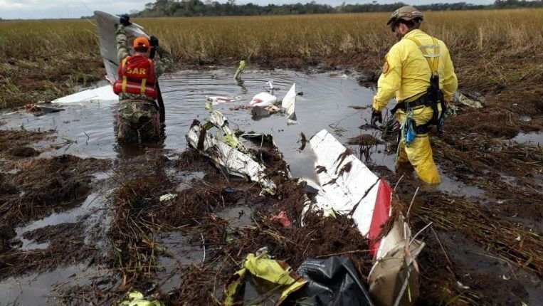 Encuentran motores de avioneta