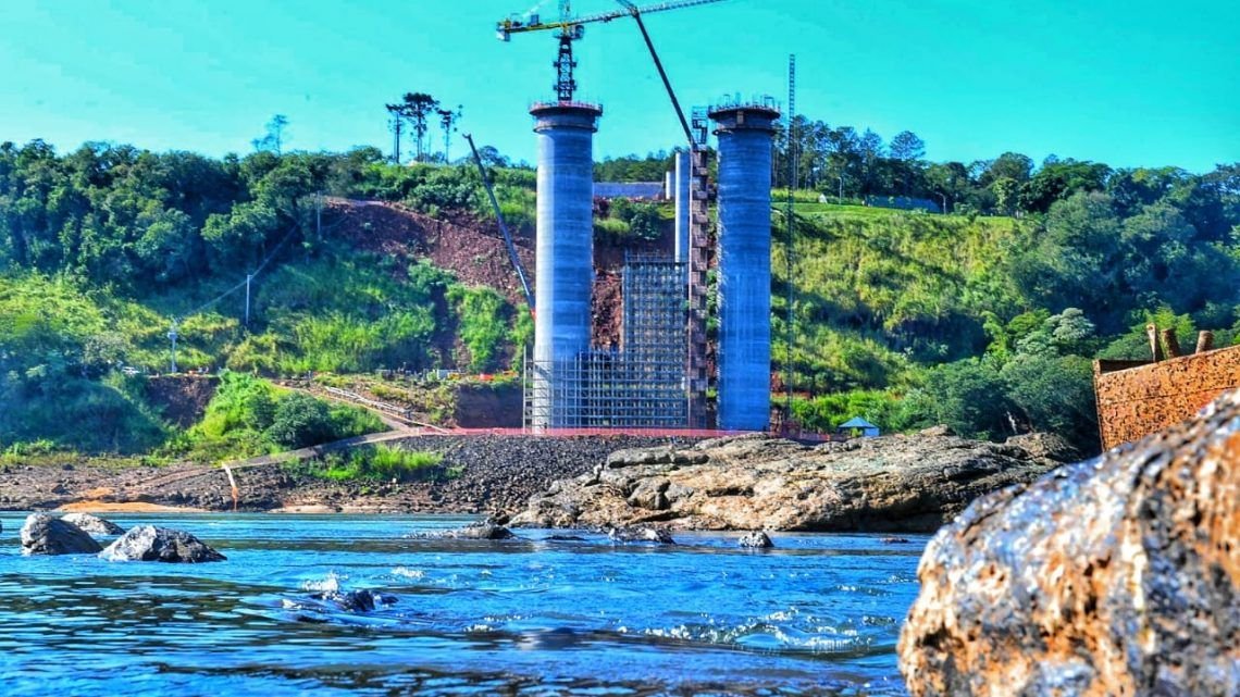 PUENTE DE LA INTEGRACIÓN: ALISTAN LAS BASES PARA LA TORRE PRINCIPAL HACIA EL LADO PARAGUAYO