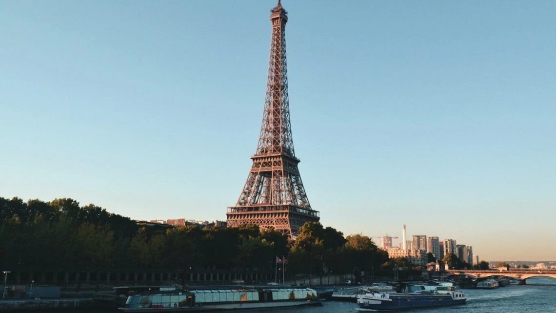 La Torre Eiffel no puede más con la vida: arrastra años de deterioro y ya preocupa a los expertos