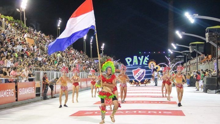 Brillante inicio del Carnaval Encarnaceno con 7.000 personas en el Sambódromo