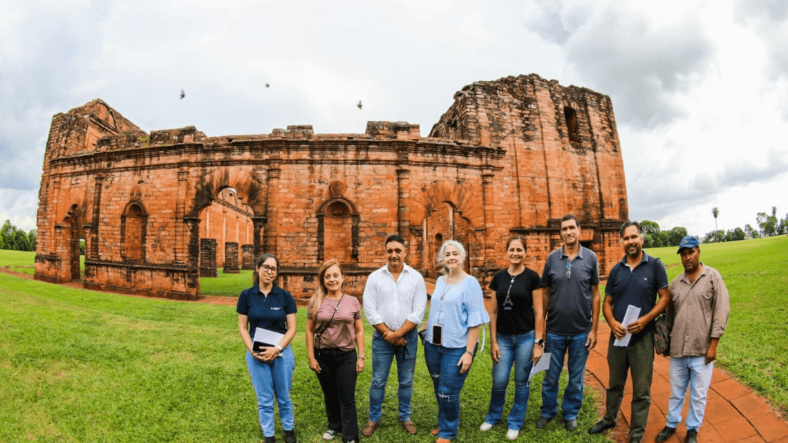 Coordinas tareas para el desarrollo sostenible y conservación preventiva de Misiones Jesuíticas