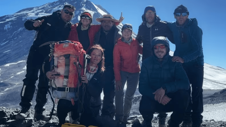 Recuperan mochila de andinista argentino muerto hace 40 años en un volcán