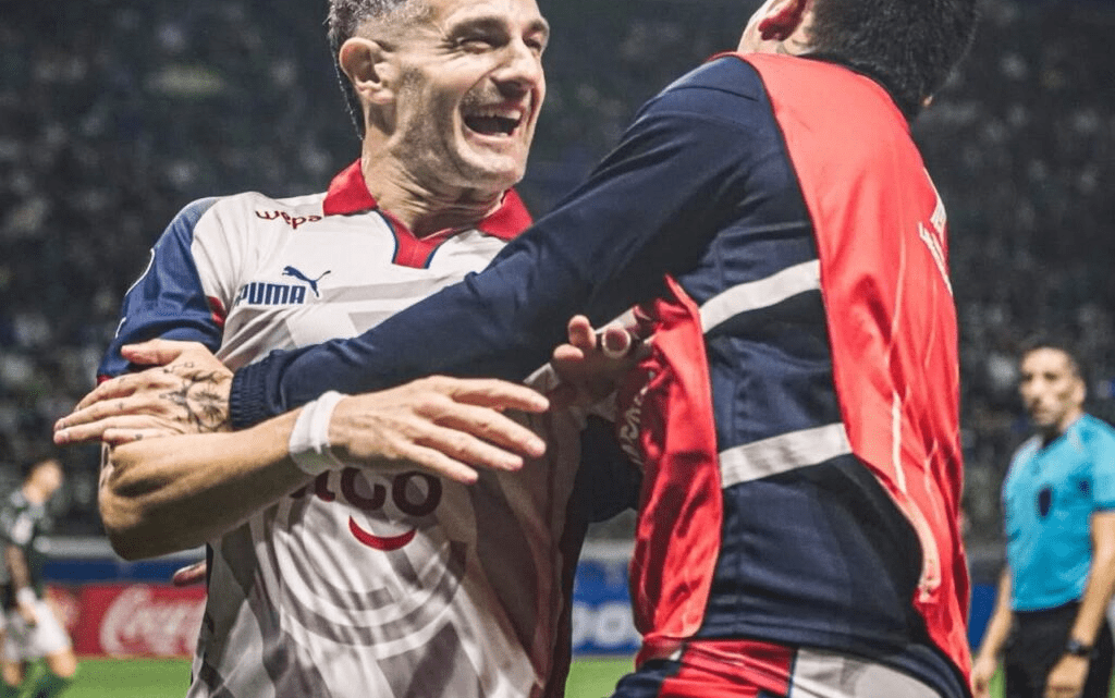 Con gol de Vegetti, Cerro tumba a Palmeiras en Brasil