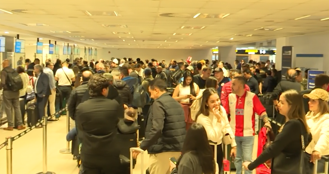 Rumbo al sueño mundialista: cientos de hinchas viajaron para alentar a la Albirroja