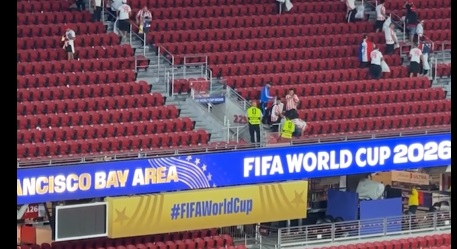 Hinchas paraguayos dejaron limpias las gradas tras gran victoria ante Turquía