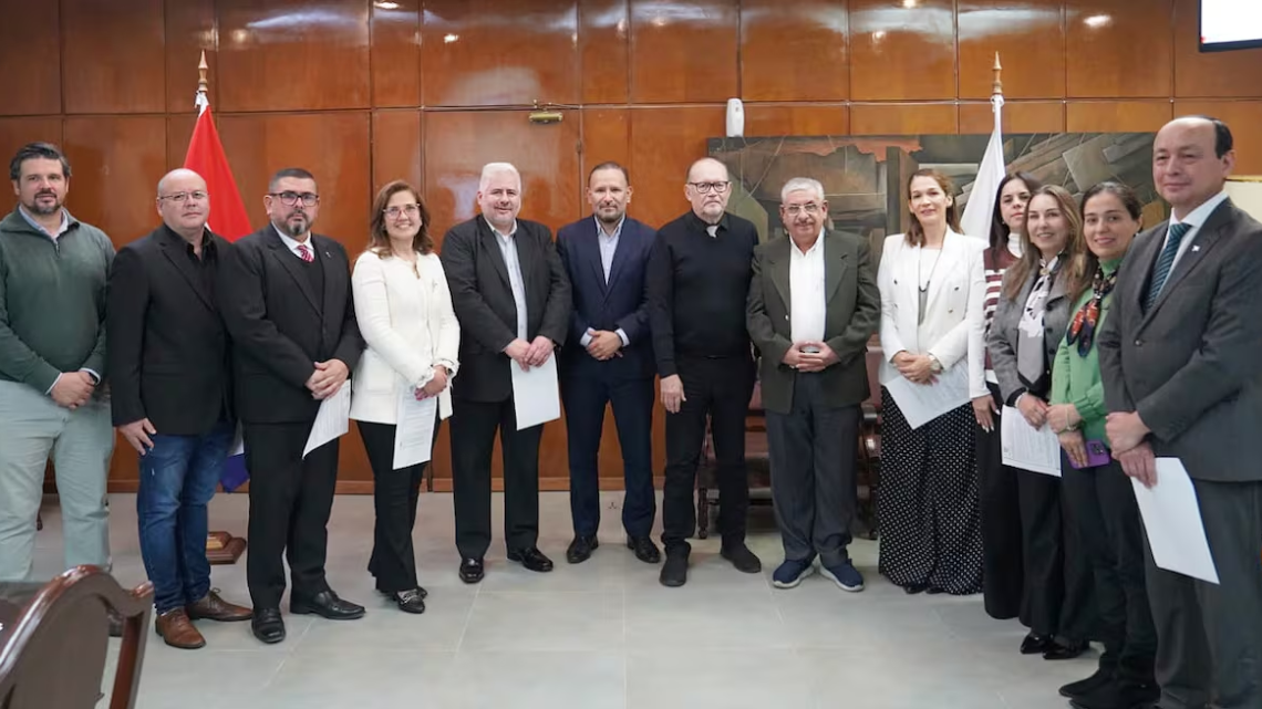 Nuevas autoridades asumen en el Hospital Central y Gerencia de Salud de IPS
