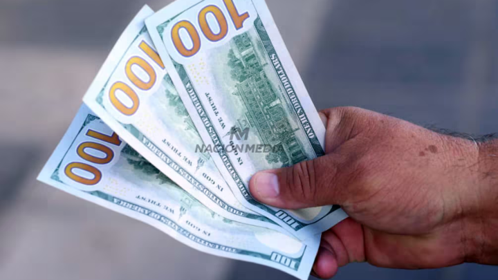 El dólar toca su nivel más bajo en el año