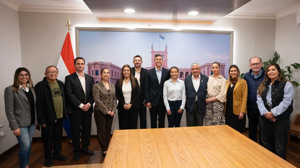 Gobierno y gremios médicos llegan a acuerdo para histórica reivindicación salarial