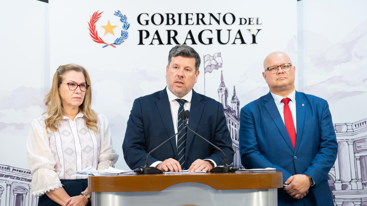 Salud recibirá USD 760 millones para medicamentos e insumos y avanza en mejoras para los profesionales médicos