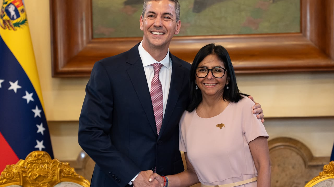 Santiago Peña se reúne con Delcy Rodríguez en Venezuela