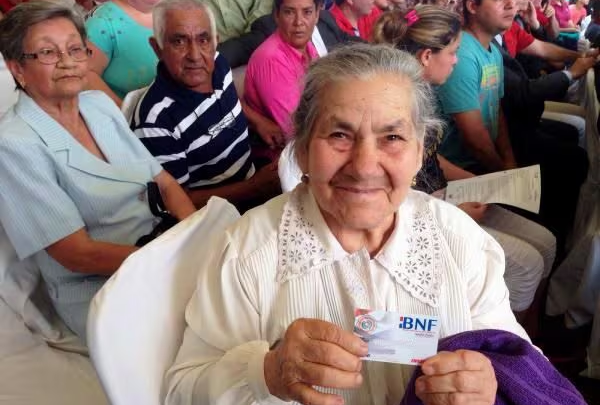 Más de 2.700 adultos mayores se incorporan al programa de pensión en octubre