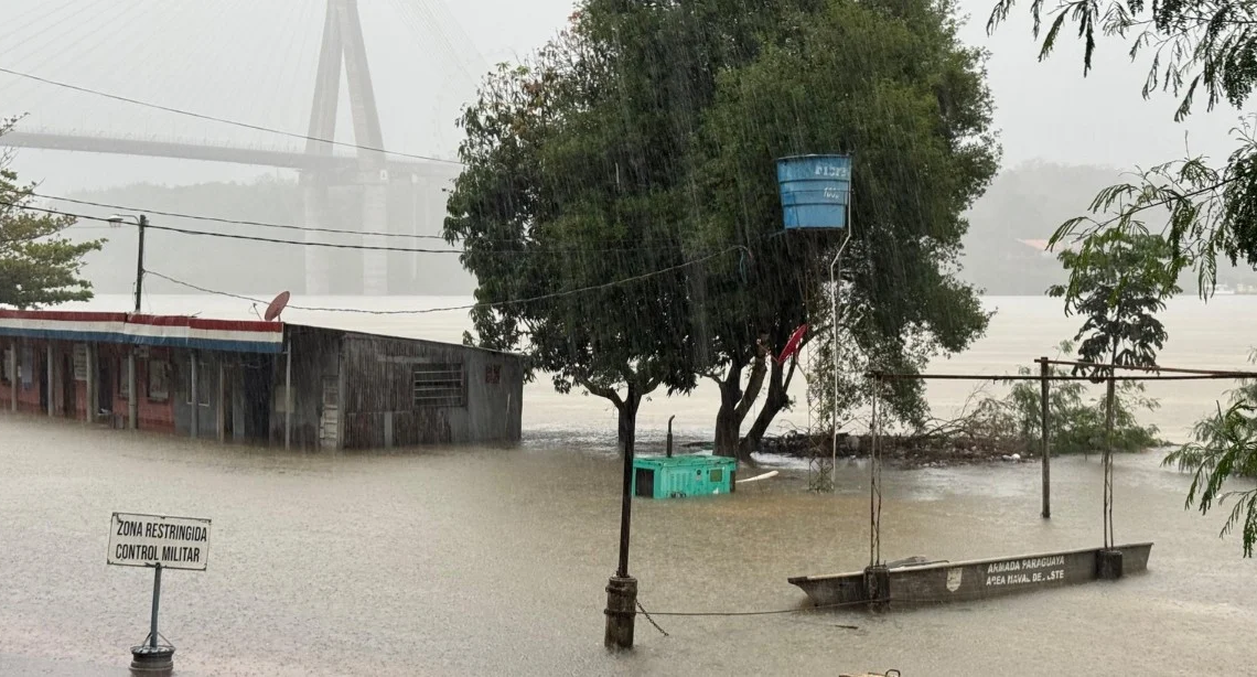 Migraciones rehabilita temporalmente puestos fluviales fronterizos sobre el río Paraná afectados por la crecida
